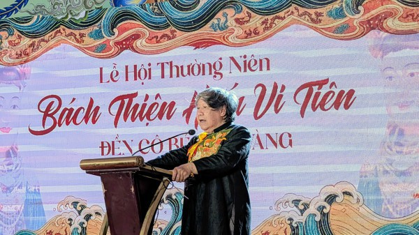 Giáo sư sử học Lê Văn Lan bật khóc trong lễ hội 