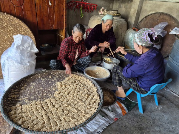 Giữ hương tết xưa: Bánh 
