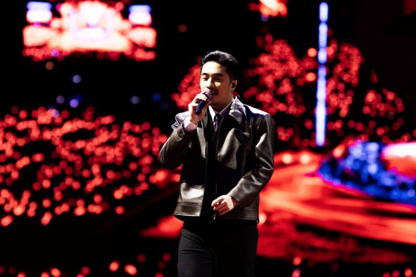 Hà Anh Tuấn trình diễn thăng hoa cùng Hương Tràm, Nguyễn Hùng trong concert 