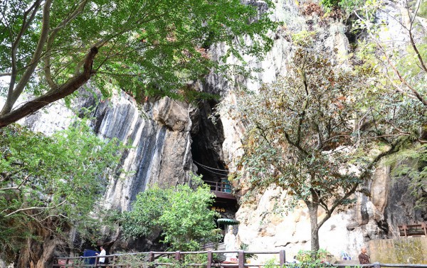 Hà Tiên thập cảnh: Thắng cảnh Thạch Động thôn vân Hà Tiên thập cảnh: Thắng cảnh Thạch Động thôn vân