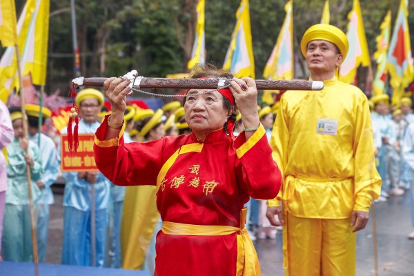 Hàng ngàn người dự lễ hội gò Đống Đa