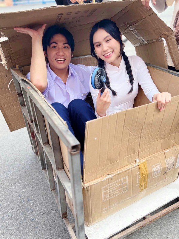 ”Hậu duệ” 26 tuổi của nghệ sĩ Bình Tinh ”Hậu duệ” 26 tuổi của nghệ sĩ Bình Tinh