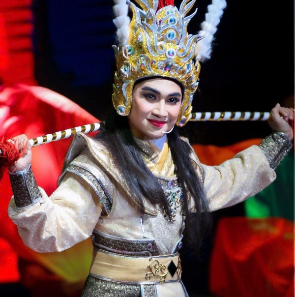 ”Hậu duệ” 26 tuổi của nghệ sĩ Bình Tinh ”Hậu duệ” 26 tuổi của nghệ sĩ Bình Tinh