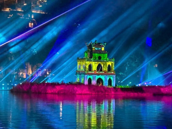 Hồ Gươm bất ngờ có… 2 tháp Rùa Hồ Gươm bất ngờ có… 2 tháp Rùa