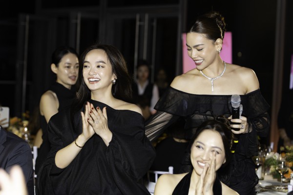 Hồ Ngọc Hà đọ sắc cùng dàn mỹ nhân Việt tại sự kiện công bố 