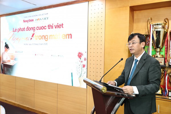 Hoa hậu Ngọc Hân, diễn viên Chí Trung, Hà Việt Dũng ngồi 