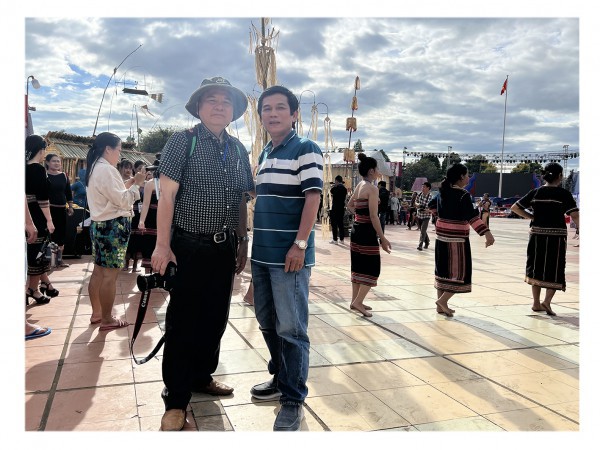 Họa sĩ Lê Sa Long công bố bộ ký họa hoành tráng Họa sĩ Lê Sa Long công bố bộ ký họa hoành tráng