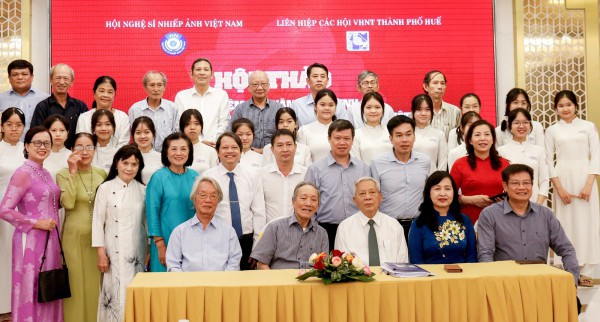 Hội thảo 200 năm ngày sinh danh nhân Đặng Huy Trứ Hội thảo 200 năm ngày sinh danh nhân Đặng Huy Trứ