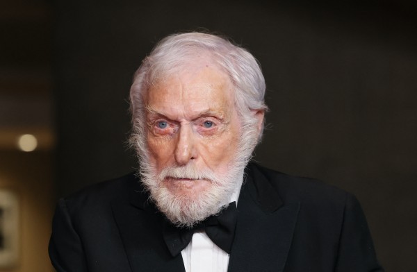 Huyền thoại Dick Van Dyke hé lộ cuộc sống riêng ở tuổi 100