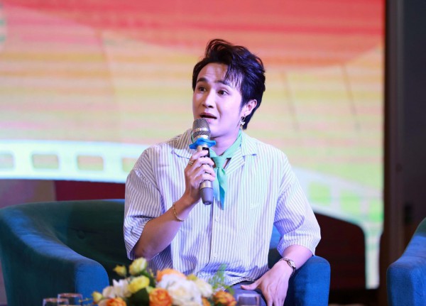 Huỳnh Lập lấy ống nước làm Dolly, sản xuất phim trong phòng trọ thời chưa nổi tiếng Huỳnh Lập lấy ống nước làm Dolly, sản xuất phim trong phòng trọ thời chưa nổi tiếng