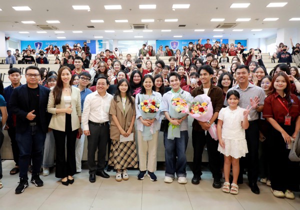 Huỳnh Lập lấy ống nước làm Dolly, sản xuất phim trong phòng trọ thời chưa nổi tiếng Huỳnh Lập lấy ống nước làm Dolly, sản xuất phim trong phòng trọ thời chưa nổi tiếng