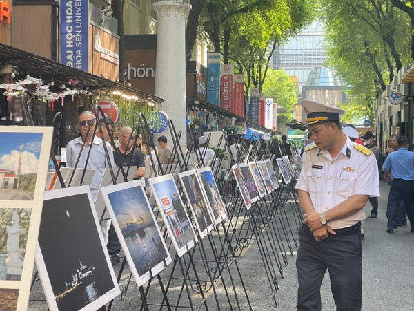 Khai mạc triển lãm ảnh Yêu lắm Trường Sa ơi