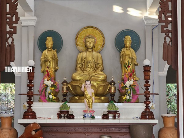 Khám phá ngôi chùa bên núi A Mang với hơn 500 mộ cổ