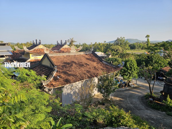 Khám phá ngôi chùa bên núi A Mang với hơn 500 mộ cổ