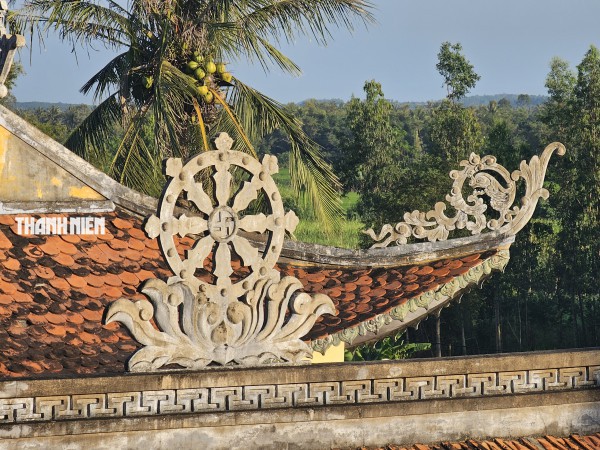 Khám phá ngôi chùa bên núi A Mang với hơn 500 mộ cổ