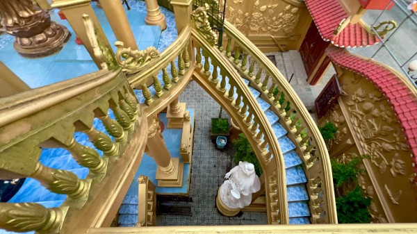 Khám phá ngôi chùa độc lạ với quần thể tượng Phật uy nghi ở cù lao Giêng
