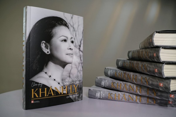 Khánh Ly về nước ra mắt cuốn sách đầu tiên về 80 năm cuộc đời