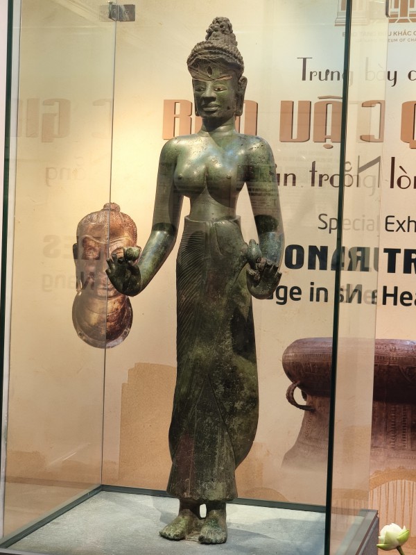 Lần đầu trưng bày bảo vật quốc gia tượng Bồ tát Tara hoàn chỉnh