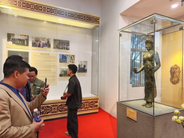 Lần đầu trưng bày bảo vật quốc gia tượng Bồ tát Tara hoàn chỉnh