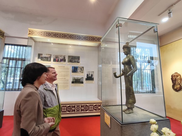 Lần đầu trưng bày bảo vật quốc gia tượng Bồ tát Tara hoàn chỉnh