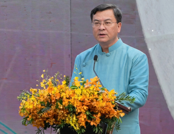 Lan tỏa tình yêu và niềm tự hào với tà áo dài dân tộc