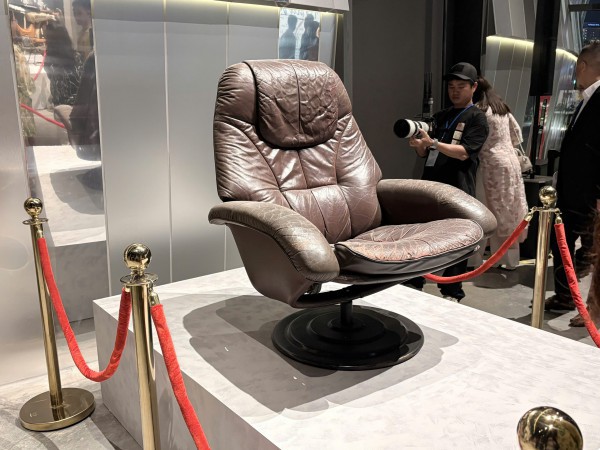 Lệ Quyên, Uyên Linh... hát trong đêm nhạc Trịnh Công Sơn, gây quỹ hơn 1 tỉ đồng