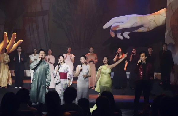 Lệ Quyên, Uyên Linh... hát trong đêm nhạc Trịnh Công Sơn, gây quỹ hơn 1 tỉ đồng