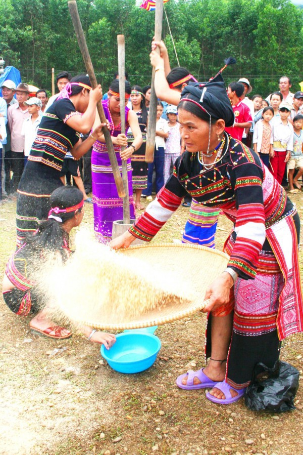 Lễ hội ăn cốm lúa mới của người Bana Kriêm có ý nghĩa gì?