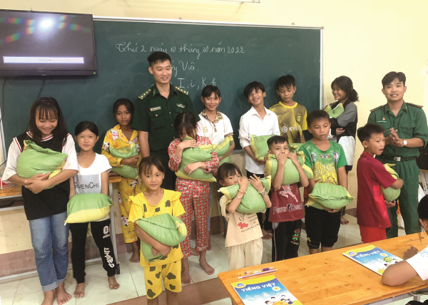 Lớp học tình thương của thầy giáo ‘tay ngang’ Lớp học tình thương của thầy giáo ‘tay ngang’