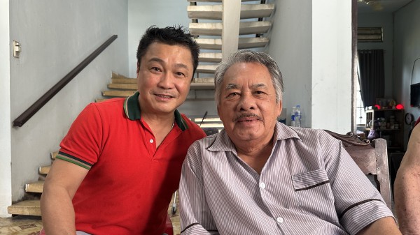 Lý Hùng nghẹn ngào khi cùng em gái Lý Hương thực hiện di nguyện của cha