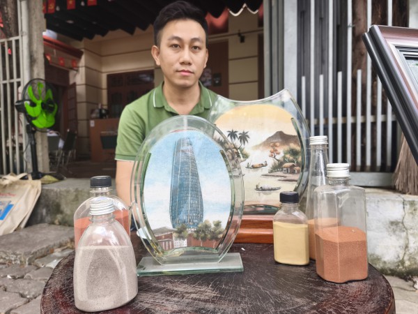 Mê mẩn với tranh cát của Dũng