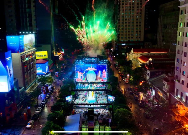 NSND Kim Xuân, NSND Trịnh Kim Chi trình diễn áo dài cùng các hoa hậu