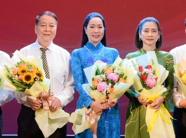 NSND Trịnh Kim Chi lên chức chủ tịch