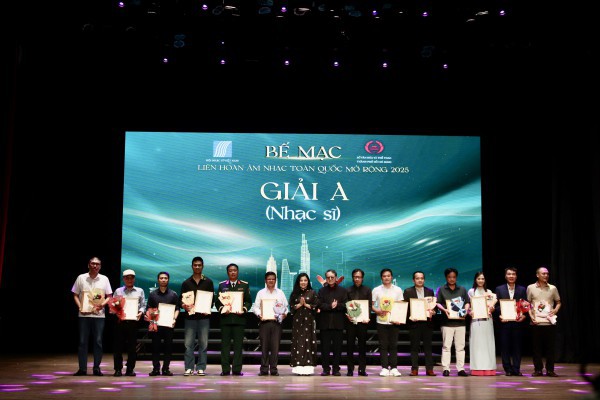 NSƯT Tố Nga đoạt huy chương vàng Liên hoan Âm nhạc toàn quốc mở rộng 2025