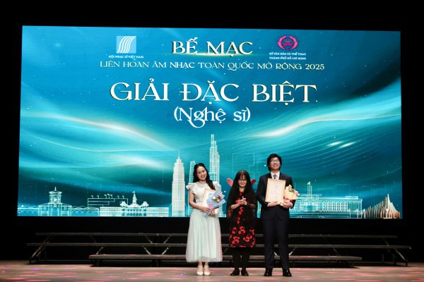 NSƯT Tố Nga đoạt huy chương vàng Liên hoan Âm nhạc toàn quốc mở rộng 2025