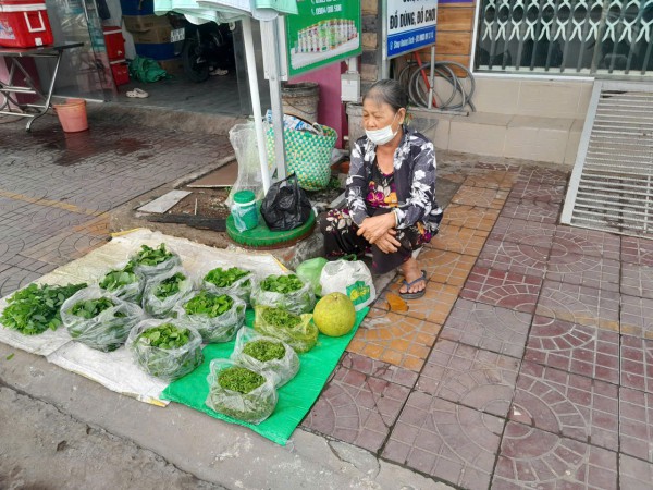 Nắng đời ở góc chợ quê Nắng đời ở góc chợ quê