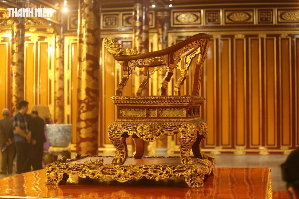 Ngai vàng triều Nguyễn: Nên lắp kính bảo vệ hay trưng bày bản sao? Ngai vàng triều Nguyễn: Nên lắp kính bảo vệ hay trưng bày bản sao?