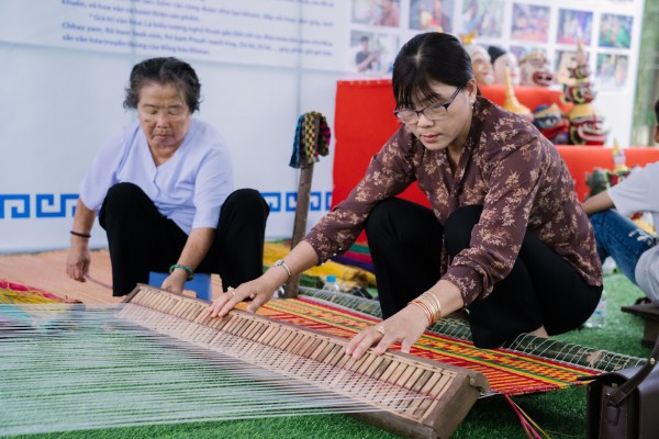 Nghề làm mão, mặt nạ của đồng bào Khmer là di sản văn hóa phi vật thể