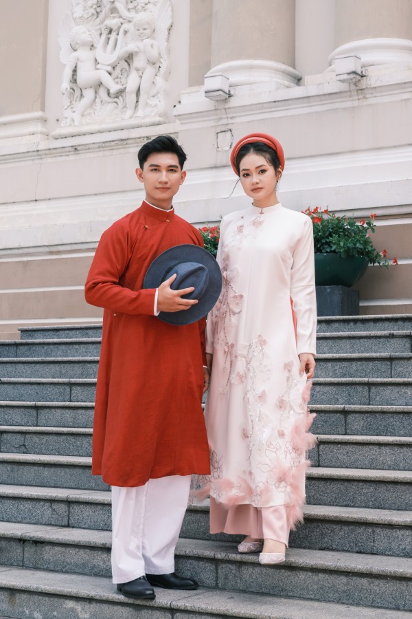 Nghệ nhân Năm Tuyền - người đam mê gìn giữ áo dài ngũ thân