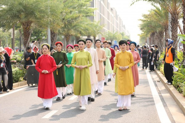 Nghệ nhân Năm Tuyền - người đam mê gìn giữ áo dài ngũ thân