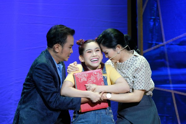 Nghệ sĩ Bình Tinh bị... tự kỷ trong vai diễn kịch đầu tiên
