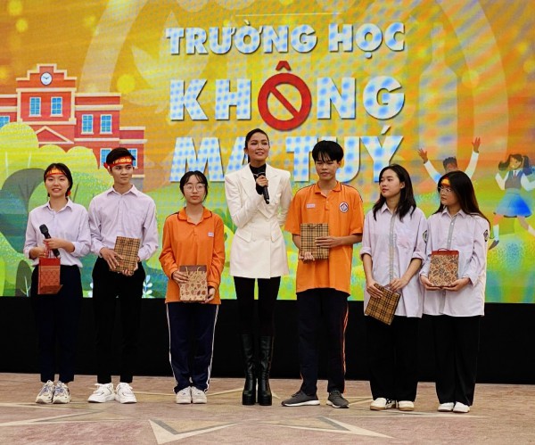 Nghệ sĩ Việt kêu gọi giới trẻ 