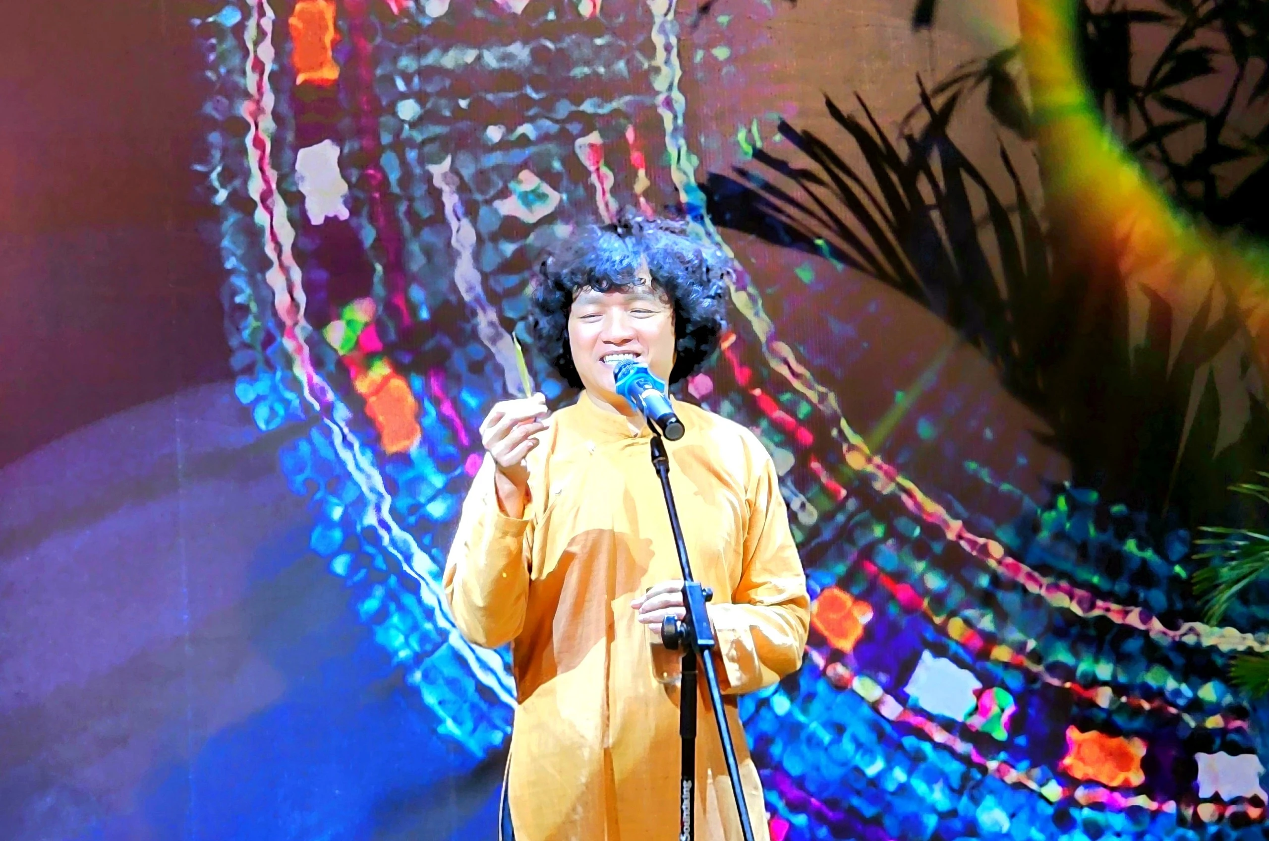 Ngô Hồng Quang đưa âm nhạc của người Tày, Nùng, H Ngô Hồng Quang đưa âm nhạc của người Tày, Nùng, H