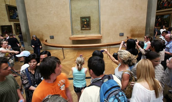 Người biểu tình tạt súp bí đỏ vào kiệt tác ‘Mona Lisa’ của Leonardo da Vinci