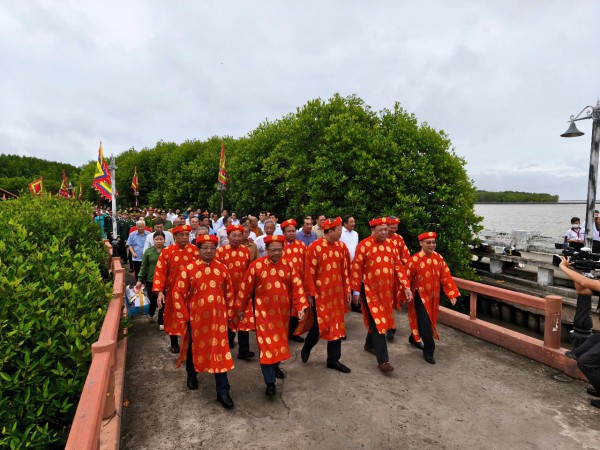 Người dân Cà Mau tri ân Quốc tổ, hướng về cội nguồn dân tộc Người dân Cà Mau tri ân Quốc tổ, hướng về cội nguồn dân tộc