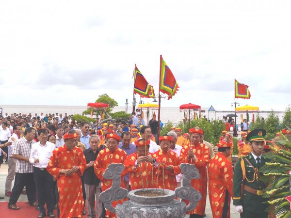 Người dân Cà Mau tri ân Quốc tổ, hướng về cội nguồn dân tộc Người dân Cà Mau tri ân Quốc tổ, hướng về cội nguồn dân tộc