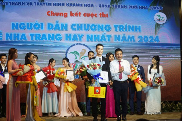 Người đẹp Cần Thơ đạt giải nhất Người dẫn chương trình về Nha Trang hay nhất