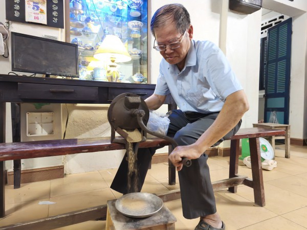 Người giữ bí kíp thuốc nhuộm răng đen