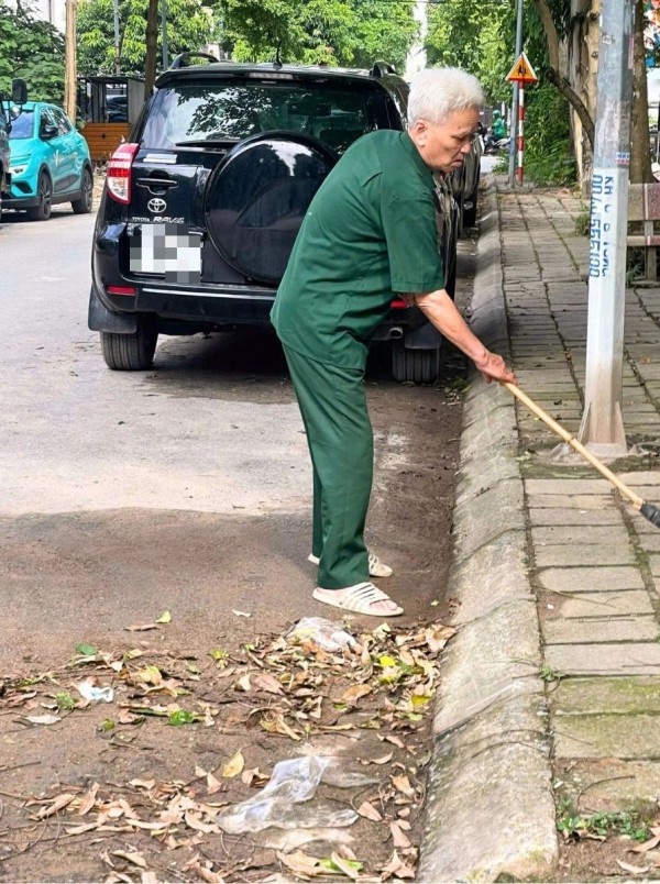 Người lính cụ Hồ và 19 năm hành trình xanh thầm lặng Người lính cụ Hồ và 19 năm hành trình xanh thầm lặng