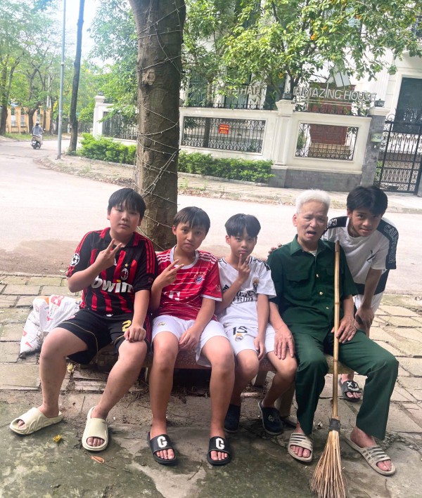 Người lính cụ Hồ và 19 năm hành trình xanh thầm lặng Người lính cụ Hồ và 19 năm hành trình xanh thầm lặng